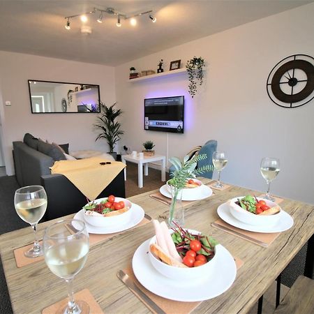 Thesiger Court Apartments - Free Private Parking - By Property Promise Cardiff Bagian luar foto